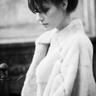 周杰伦白西装昆凌黑羽绒服
